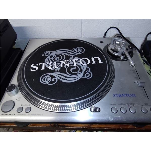 STANTON STR8-100 DIGITAL TURN TABLE (IN GOOD CONDITION)