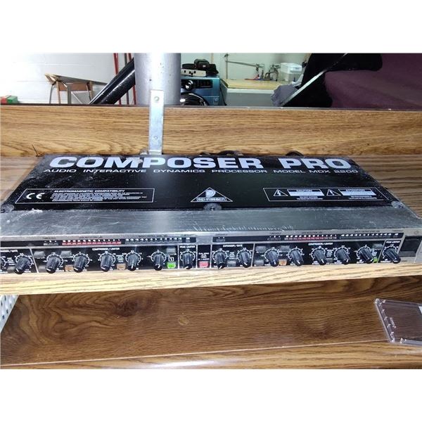 COMPOSER PRO MDX 2200 GOOD CONDITION POWERS UP