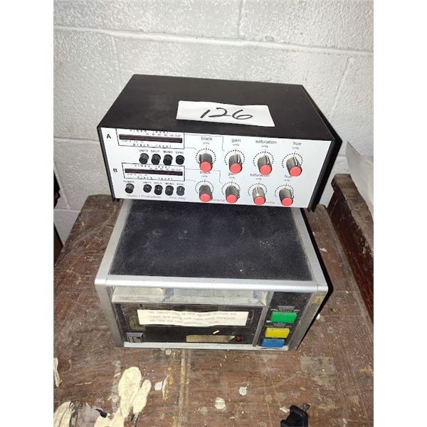 SET OF 2 VINTAGE ELECTRONIC ITEMS