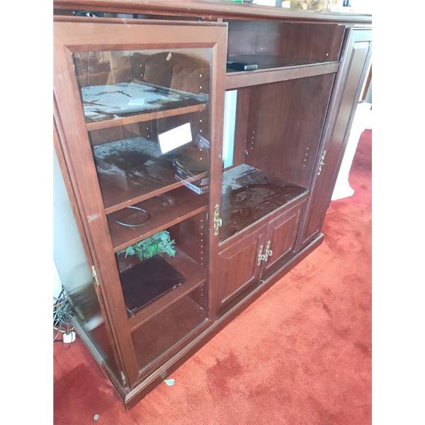 WOOD ENTERTAINMENT CENTER