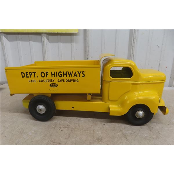 Otaco Minnitoy Dept Of Highways #223 Dump Truck, Pressed Steel, 1940s Or 1950s, Professionally Rest