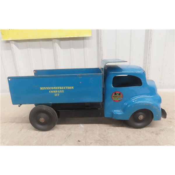 Otaco Minnitoy Pressed Steel Dump Truck, 1950s, 16"