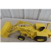 Image 10 : ERTL Ford Backhoe Die-Cast Loader, 1/12 Scale, 1970s