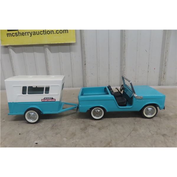 Nylint Pressed Steel Ford Bronco With Vacation Camper Trailer 1960s 19 1/2" Long