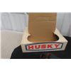 Image 5 : Husky Cardboard Carrier, 1-Gallon Motor Oil and 6-Insecticide Sprayer