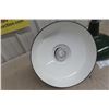 Image 5 : 2 Porcelain Light Fixtures – Base 16"
