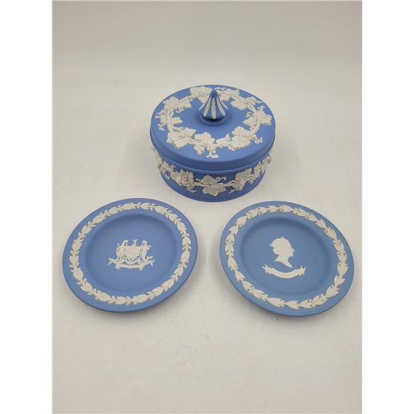2 Wedgwood Plates & Trinket Box