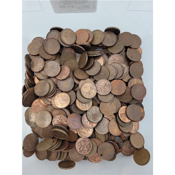 Lot of Assorted Canadian Pennies