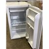 Image 2 : Igloo Mini Fridge