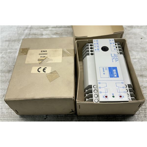 (2) Sick #EN3 6009692 Optic Electronic Switching Amplifiers