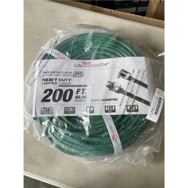 AS NEW INDOOOR \OUTDOOR 3 WIRED GROUNDED HEAVY DUTY 200FT 14AWG 7AMP 125VOLTS GREEN SERIES