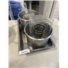 Image 5 : STAINLESS FOOD PREP BINS AND DEEP FRYER POT
