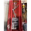 Image 4 : TOOL BOX WITH ASSORTED HAND TOOLS