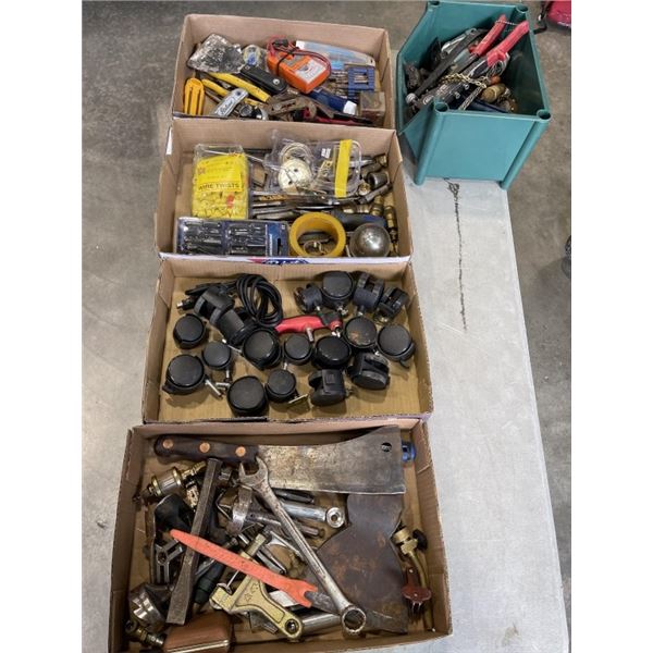 4 TRAYS AND BIN OF ASSORTED SHOP HARDWARE, TOOLS, CASTORS ETC