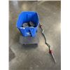 Image 1 : CURL AND TOTE OF WEIGHT PLATES