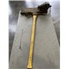 Image 1 : PICK AXE AND MOUNTED BENCH VISE