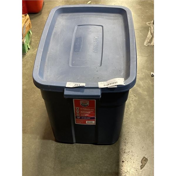 BLUE TOTE W/ LID AND NEW COAT HANGERS