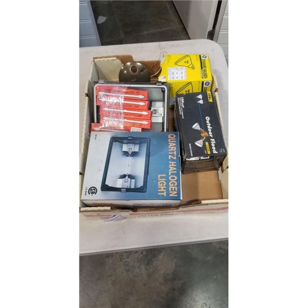 TRAY OF SPOTLIGHTS AND HOLAGEN LIGHTS