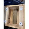 Image 2 : RUBBERMAID TOTE OF HOUSEHOLD AND KITCHEN ITEMS