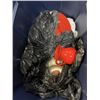 Image 3 : RUBBERMAID TOTE OF HOUSEHOLD AND KITCHEN ITEMS