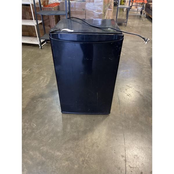 DANSBY REFRIDGERATOR MOTEL SIZE