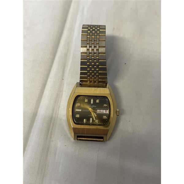 VINTAGE MENS WRIST WATCH TRADITION 17 JEWELS, AUTOMATCH, SWISS MADE, DATE AND DAY WORKING
