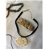Image 2 : LOT OF ASSORTED JEWELRY