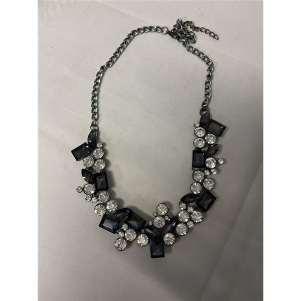 VINTAGE GLASS AND RHINESTONES NECKLACE