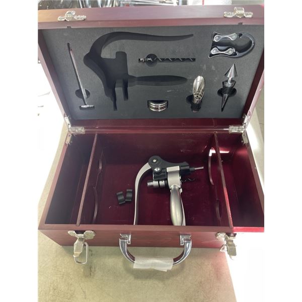 NEW WOOD WINE GIFT BOX SET - FITS 2 BOTTLES OF WINE PLUS ACCESORIES