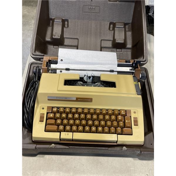 TYPE WRITER IN HARD CASE