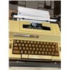 Image 2 : TYPE WRITER IN HARD CASE
