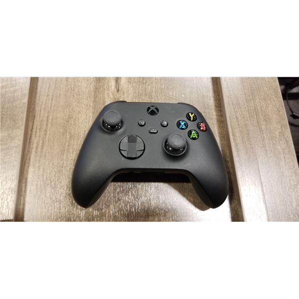 XBOX WIRELESS CONTROLLER - TESTED WORKING, RETAIL $79