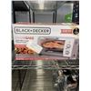 Image 2 : BLACK AND DECKER 4-SLICE AIR FRY TOASTER OVEN - TESTED WORKING, RETAIL $179