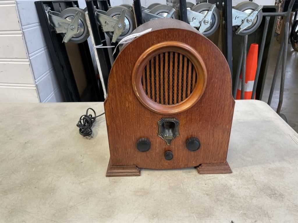 WOOD AM/FM TABLETOP RADIO