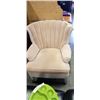Image 1 : PINK ARMCHAIR