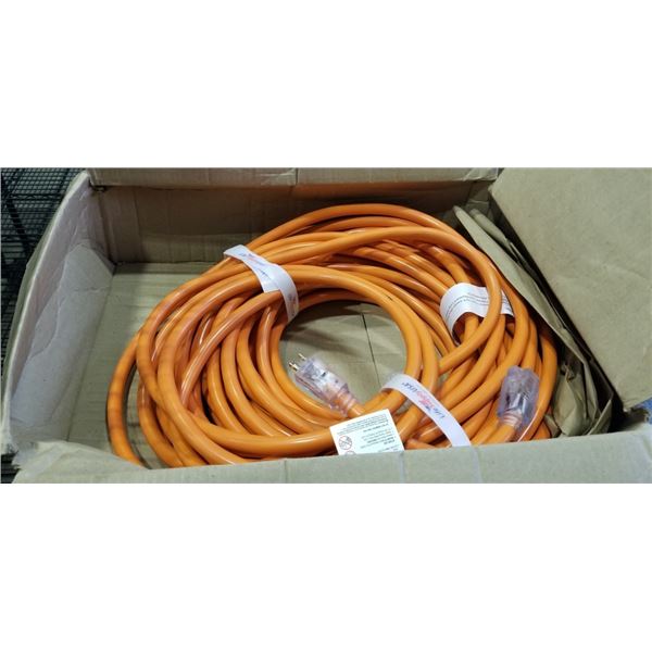 AS NEW INDOOR \OUTDOOR HEAVY DUTY LIGHTED 1OOFT 10AWG 15 AMP 125 VOLTS ORAGNE SERIES