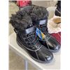 Image 2 : 3 NEW PAIRS OF WOMENS SIZE 6 BOOTS AND SLIPPERS