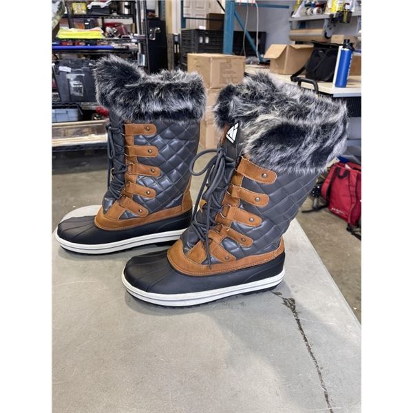 NEW PAIR OF MENS SIZE 10 BOOTS