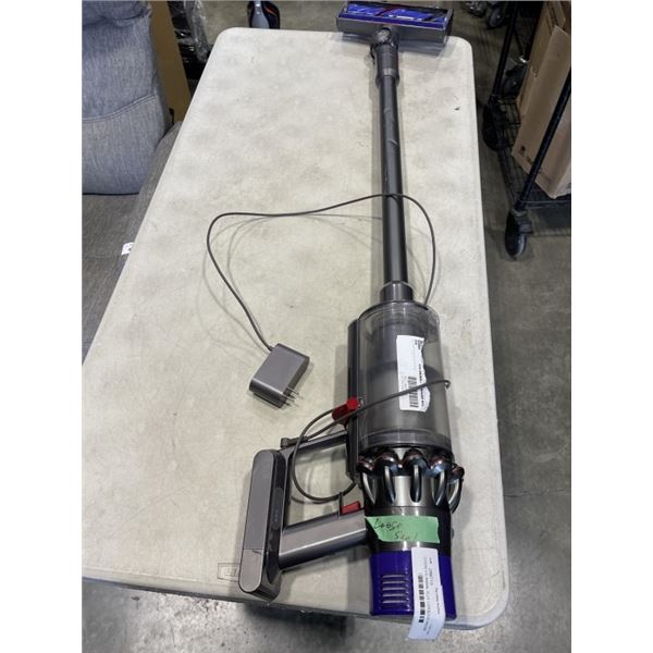 DYSON V10 ANIMAL PLUS CORDLESS VACUUM WORKING