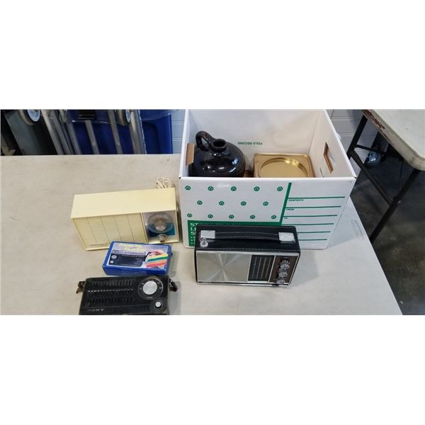 ASSORTED VINTAGE CLOCKS AND RADIOS