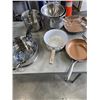 Image 2 : ASSORTED POTS AND PANS