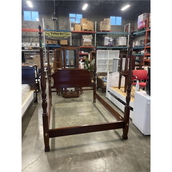 LEXTINGTON FURNITURE QUEEN SIZE POSTER BEDFRAME