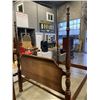 Image 3 : LEXTINGTON FURNITURE QUEEN SIZE POSTER BEDFRAME