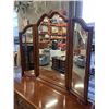 Image 2 : LEXTINGTON FURNITURE MAHOGANY DRESSER W/ MIRROR