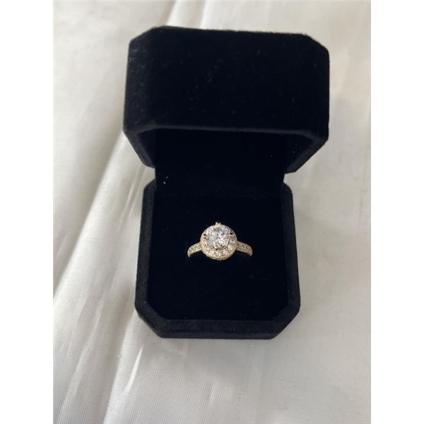 NEW 18K GOLD PLATED 1.0CT SIMULATED DIAMOND (CZ) LUXURY RING, SIZE 7