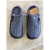 Image 4 : 3 NEW PAIRS OF WOMENS SIZE 7.5 BOOTS AND SLIPPERS