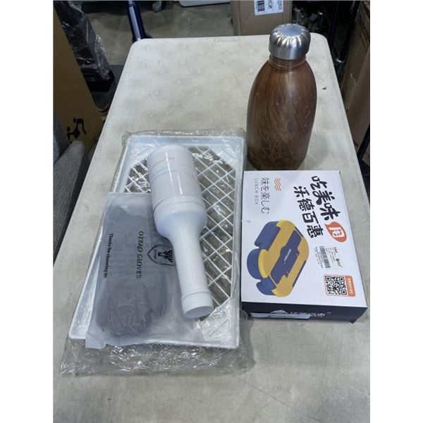 NEW LUNCH CONTAINER WITH SMALL SHELF, SWELL BOTTLE AND BEVERAGE SYRUP