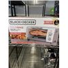 Image 2 : BLACK AND DECKER 4-SLICE AIR FRY TOASTER OVEN - TESTED WORKING, RETAIL $179