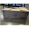 Image 1 : NEW CASE OF TORK HAND TOWEL ROLLS 6 8" ROLLS PER CASE