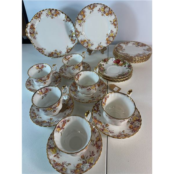26 Pc Royal Albert 'Old Country Roses' Tea & Dessert Service